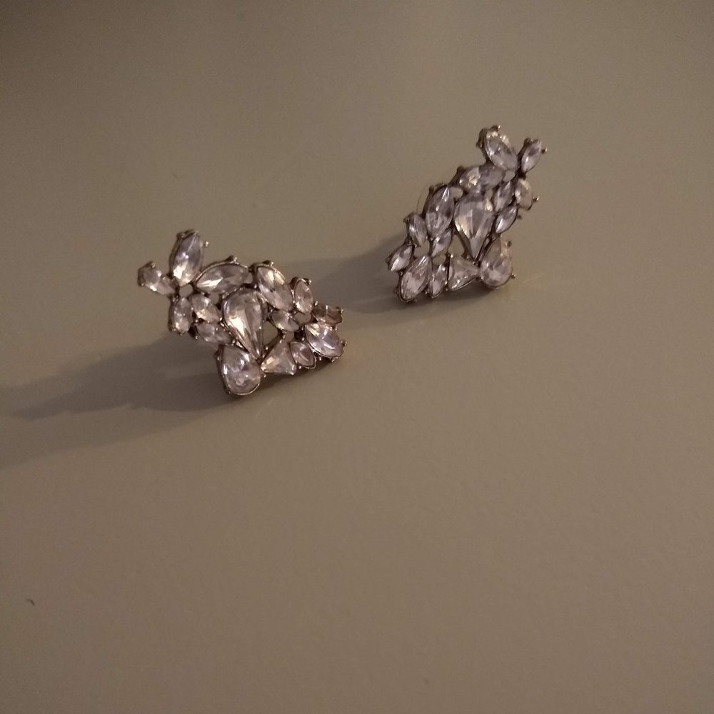 Crystal Floral Like Stud Earring